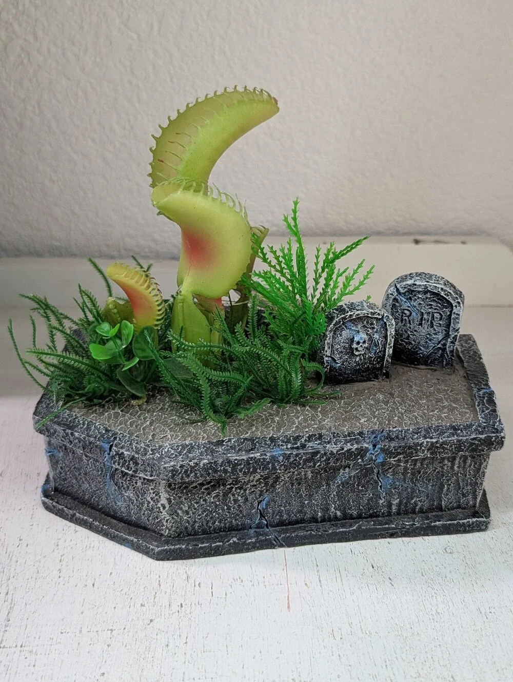 NWT Halloween Venus Flytrap Terrarium Decor Glow In The Dark Reptile Fish Grave
